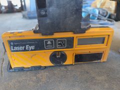 Laser Level with Laser Eye Receiver and Case - Image 4