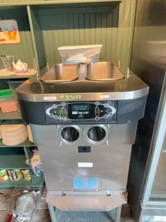 Taylor Crown C723-33 Soft Serve Ice Cream Machine - Image 2