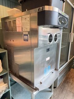 Taylor Crown C723-33 Soft Serve Ice Cream Machine - Image 10