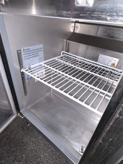 Avantco 178SSUC48RHC Two Door Stainless Refrigerator - Image 6