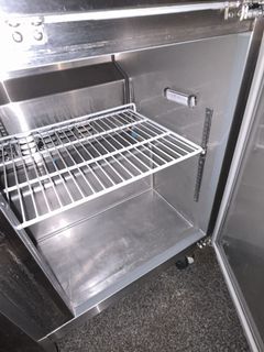 Avantco 178SSUC48RHC Two Door Stainless Refrigerator - Image 7