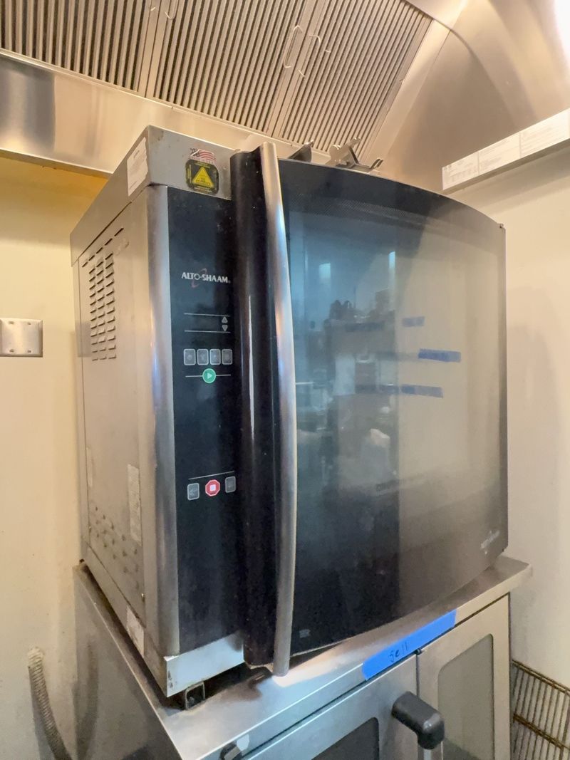 Alto-Shaam AR-7E Rotisserie Oven 208V - Image 1