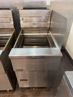 Pitco SG18S Commercial Gas Deep Fryer NSF - Image 1