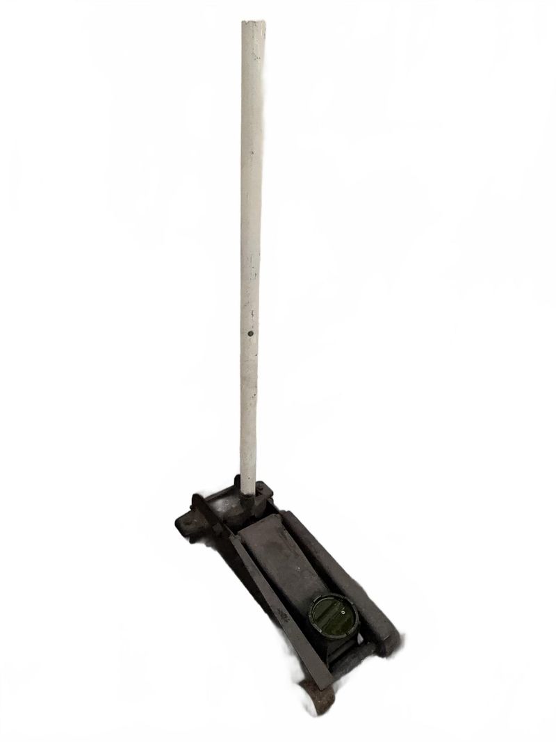 Heavy Duty Floor Hydraulic Jack - Image 1