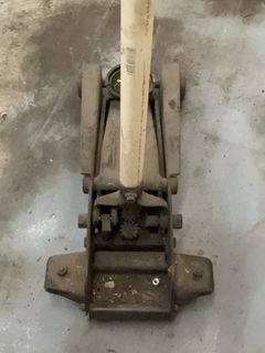 Heavy Duty Floor Hydraulic Jack - Image 5