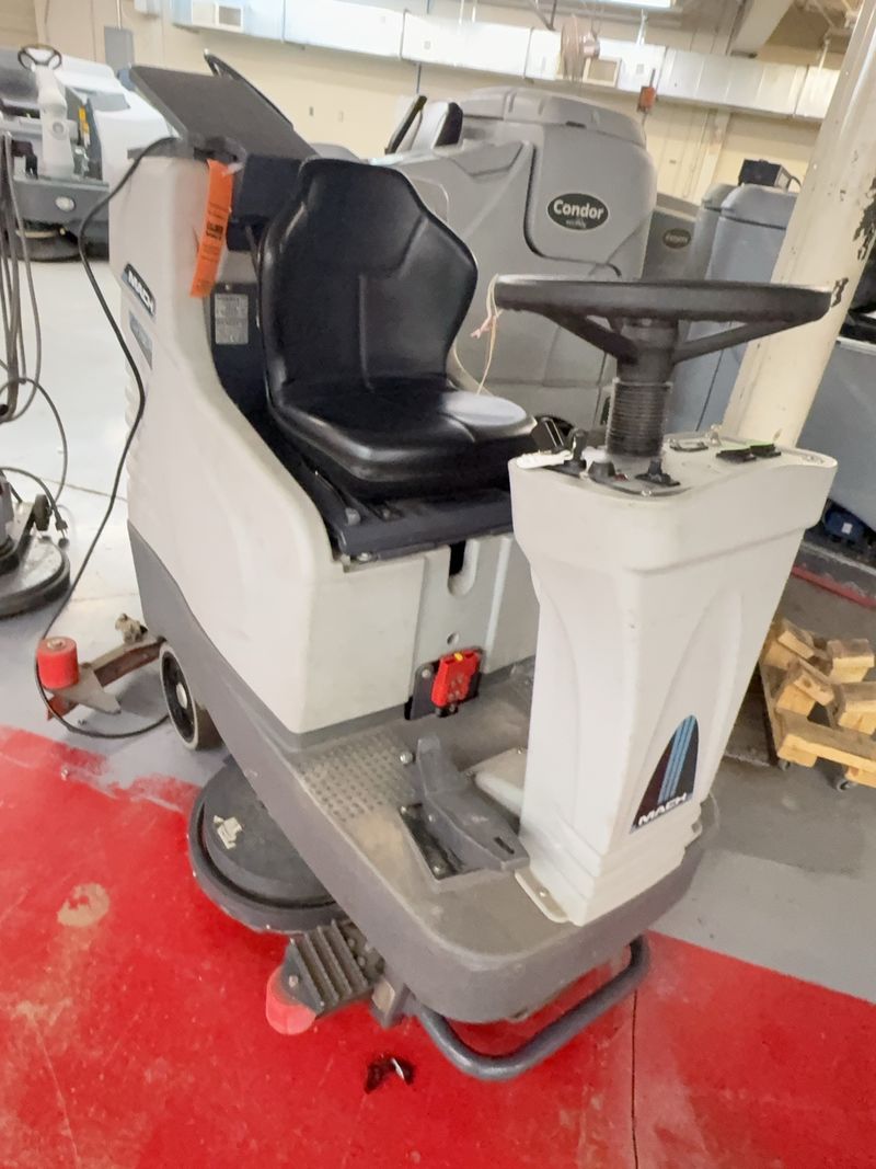 MACH M750 Ride-On Floor Scrubber - Image 1
