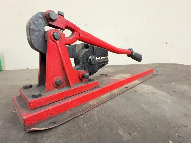 Manual 24-Inch Steel Cutter AS900 - Image 1