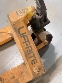 Liftrite 5500 lb Capacity Pallet Jack - Image 3