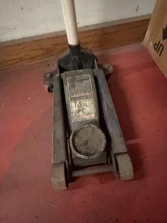 3 Ton Hydraulic Floor Jack with Handle - Image 3
