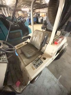 Tennant ATLV 4300 Outdoor Sweeper, Parts Only - Image 9