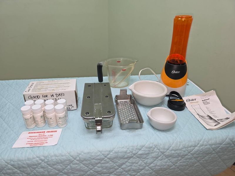 Oster Blender with Accessories Lot - Image 1