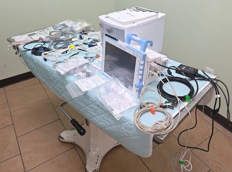 BM7 Vet Pro Veterinary Monitor with Accessories - Image 1