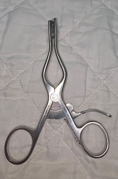 Surgical Instrument Miltex Stainless Steel Weitlaner Forceps, ~5.5" - Image 2