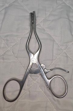 Surgical Instrument Miltex Stainless Steel Weitlaner Forceps, ~5.5" - Image 11