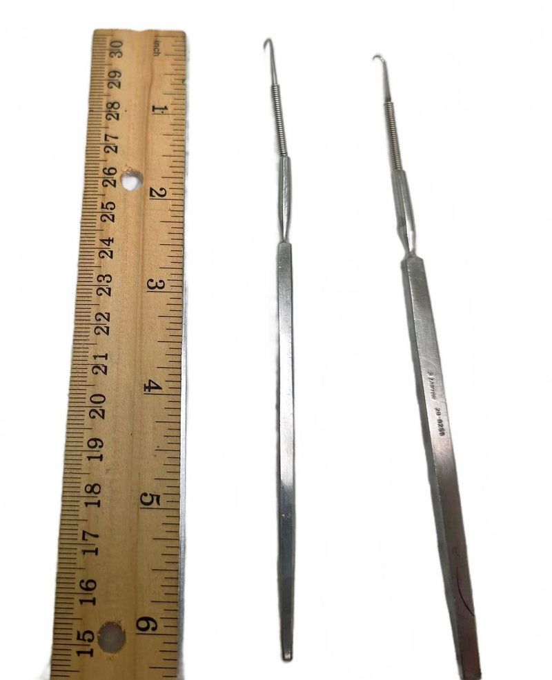 Surgical Instrument Stainless Steel Hook Retractor, Set of 2 - Image 1