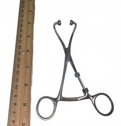 Spectrum Stainless Steel Cat Scruffer - Image 1