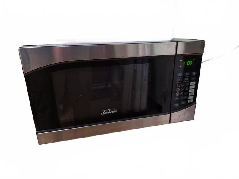 Sunbeam SGS40H01 Countertop Microwave Oven - Image 1