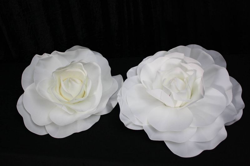 NEW IN BAG 4 Large White Artificial Flowers