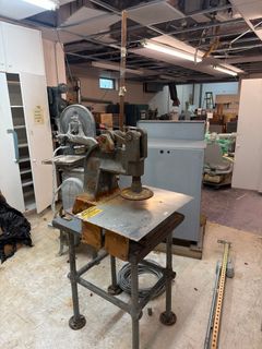 Pedestal-Mounted Arbor Press with Table - Image 1
