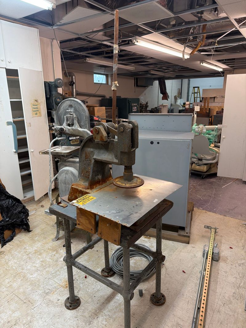 Pedestal-Mounted Arbor Press with Table - Image 1