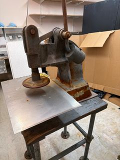 Pedestal-Mounted Arbor Press with Table - Image 3