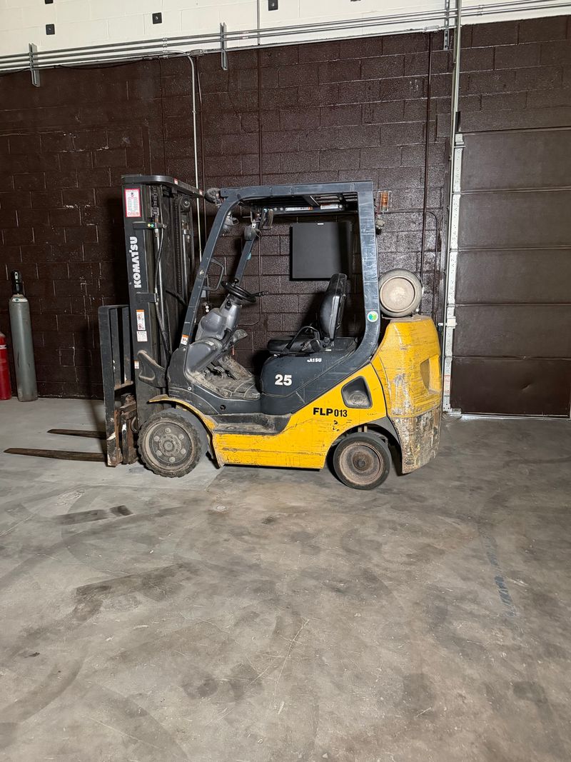 Komatsu 25 Propane Forklift FLP013 - Image 1