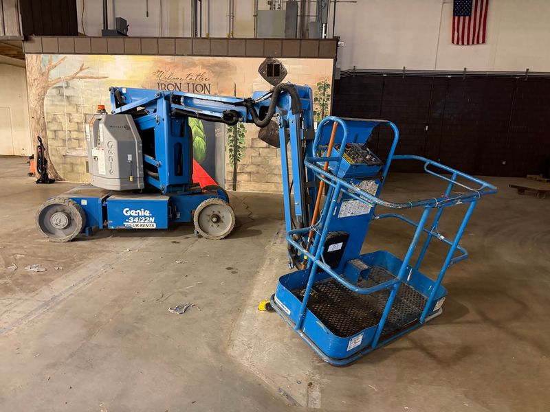 Genie Z-34/22N Articulating Boom Lift - Image 1