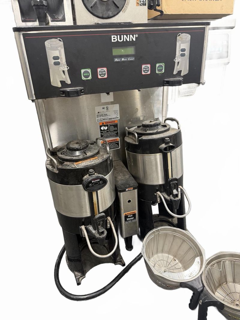 Bunn Dual Coffee Brewer With Two Airpots - Image 1