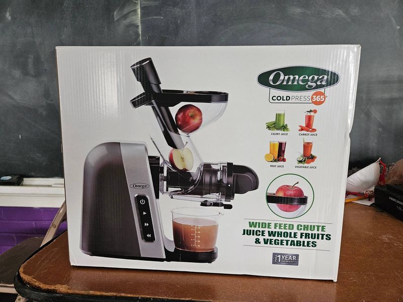 Omega Cold Press 365 MM400 Juicer New - Image 1