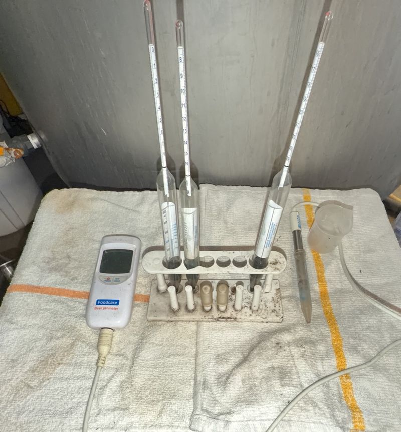 Beer pH Meter with Hydrometers Set - Image 1