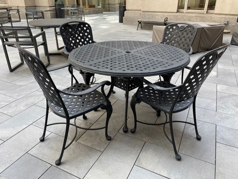 M30669-1 AARP Designer Patio Furnishings Auction Washington, DC banner