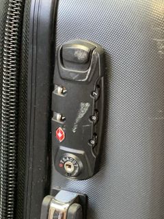 CS Black Hard Shell Spinner Suitcase - Image 11