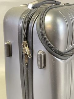 CS Black Hard Shell Spinner Suitcase - Image 5