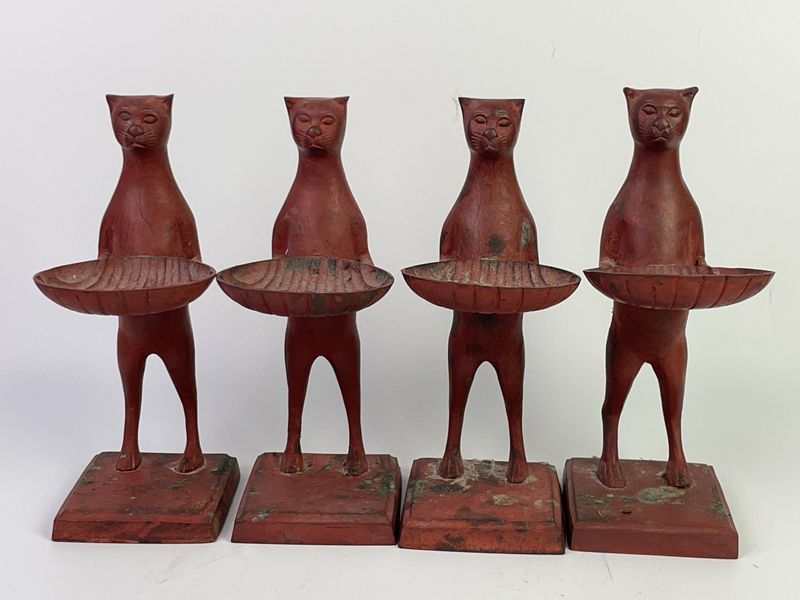 4 Red Metal Cat-Shaped Shell Holders - Image 1