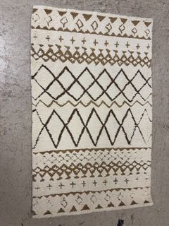 Pottery Barn Hand-Tufted Wool Rug 3'x5' - Image 1