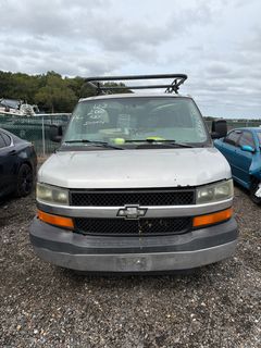 2005 Chevrolet Express 3500  - Image 1