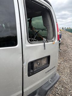 2005 Chevrolet Express 3500  - Image 11