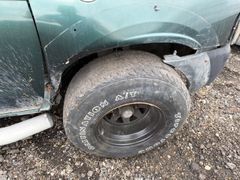 2002 Nissan Frontier XE 4x4  - Image 10