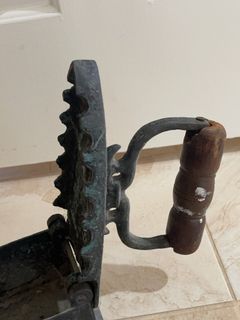 Cast Iron Coal Press Iron with Wooden H - Image 7