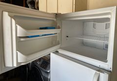 Electrolux Top Freezer Refrigerator - Image 2