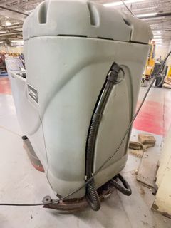 Advance Advenger Ride-On Floor Scrubber - Image 2