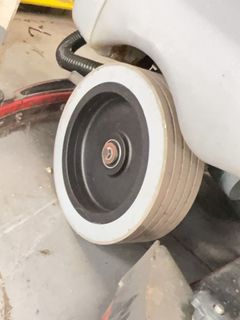 Advance Advenger Ride-On Floor Scrubber - Image 12