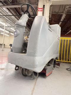 Advance Advenger Ride-On Floor Scrubber - Image 15