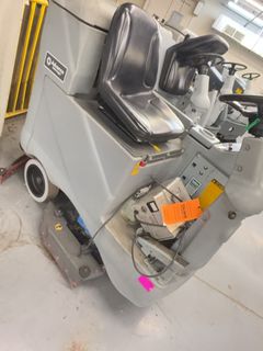 Advance Advenger Ride-On Floor Scrubber - Image 10
