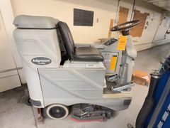 Nilfisk Advance Adgressor 3820C Floor Scrubber - Image 5