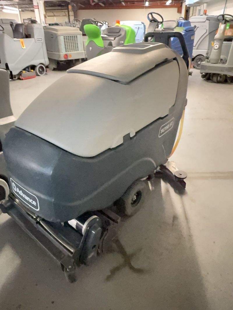 Advance SC750 ST Floor Scrubber - Image 1