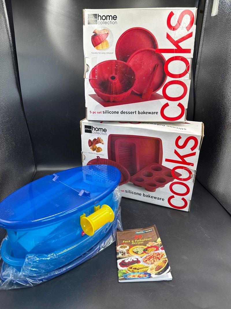 Cooks Silicone Bakeware Sets and Pasta n More Microwave Cooker Lot - Image 1