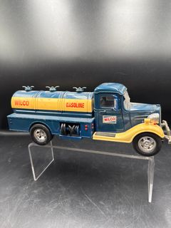 Wilco And Gate Gasoline Tankers With Texaco Gas Pump Lot - Image 2