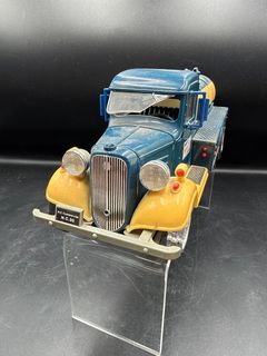 Wilco And Gate Gasoline Tankers With Texaco Gas Pump Lot - Image 3
