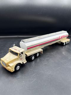 Wilco And Gate Gasoline Tankers With Texaco Gas Pump Lot - Image 8